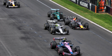 Franco Colpinto [front] avoided Liam Lawson [back] at the start of the Australian GP