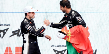 Antonio Felix da Costa and Mitch Evans show there was no hard feelings after the contentious end of the Madrid E-Prix