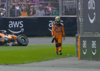 Oscar Piastri has issued an apology after crashing out on the installation lap of the F1 Australian GP
