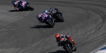 Jorge Lorenzo slams Yamaha riders including Fabio Quartararo for ‘overly harsh criticism’ of V4 MotoGP bike