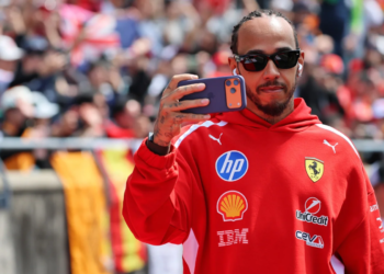 Lewis Hamilton is still waiting for his race engineer