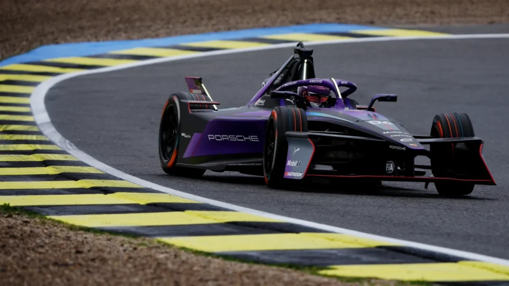 Pascal Wehrlein, along with teammate Nico Mueller, helped raise a further €18,400 for its 'Racing for Charity' scheme in the Madrid E-Prix