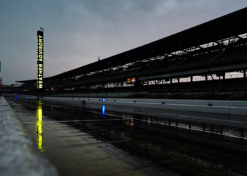 An empty pit lane when qualifying was originally supposed to be getting started. Photo: Kevin Dejewski