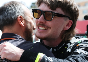 MONTE-CARLO, MONACO - MAY 17: Pole position qualifier Dan Ticktum of Great Britain and CUPRA KIRO celebrates with Gary Paffett, Racing Director of CUPRA KIRO during qualifying, ahead of the Monaco E-Prix, Round 10 of the 2026 FIA Formula E World Championship at Circuit de Monaco on May 17, 2026 in Monte-Carlo, Monaco. (Photo by Jordan McKean/LAT Images)