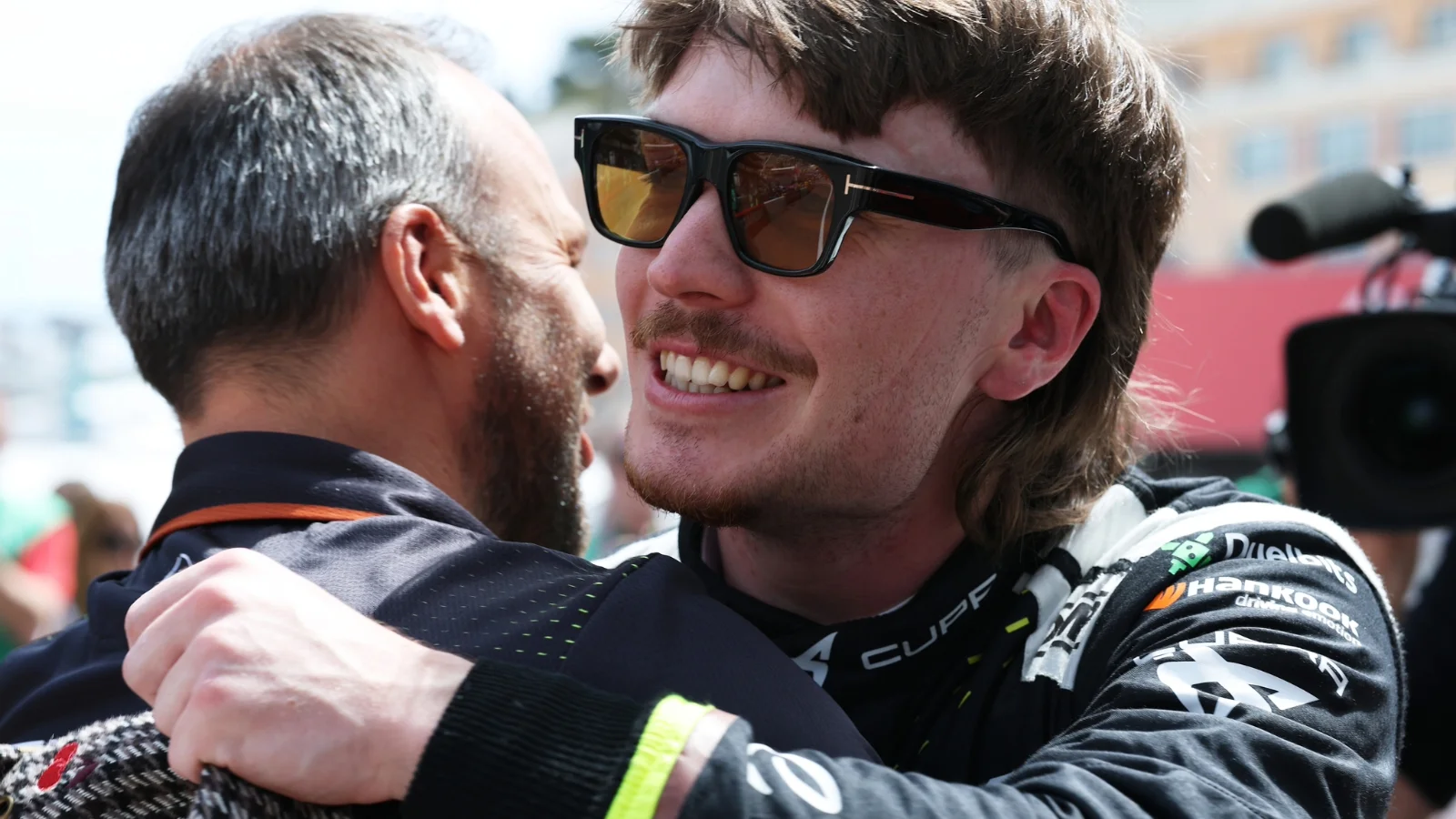 MONTE-CARLO, MONACO - MAY 17: Pole position qualifier Dan Ticktum of Great Britain and CUPRA KIRO celebrates with Gary Paffett, Racing Director of CUPRA KIRO during qualifying, ahead of the Monaco E-Prix, Round 10 of the 2026 FIA Formula E World Championship at Circuit de Monaco on May 17, 2026 in Monte-Carlo, Monaco. (Photo by Jordan McKean/LAT Images)