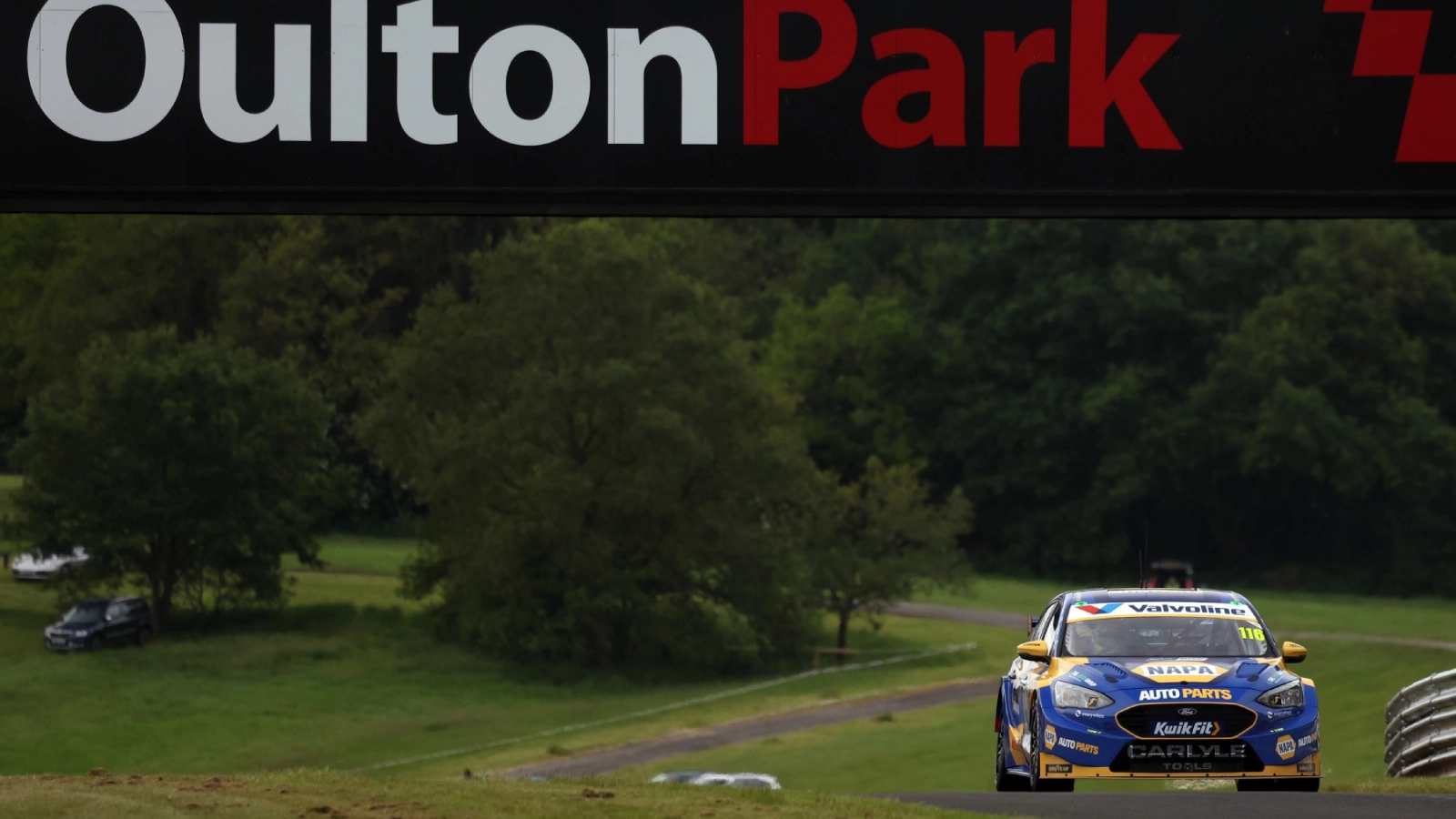 Ash Sutton reacts to ‘argy-bargy’ BTCC Oulton Park Race to Pole