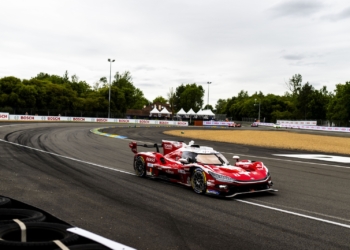 Buemi leads Le Mans for Toyota after an hour
