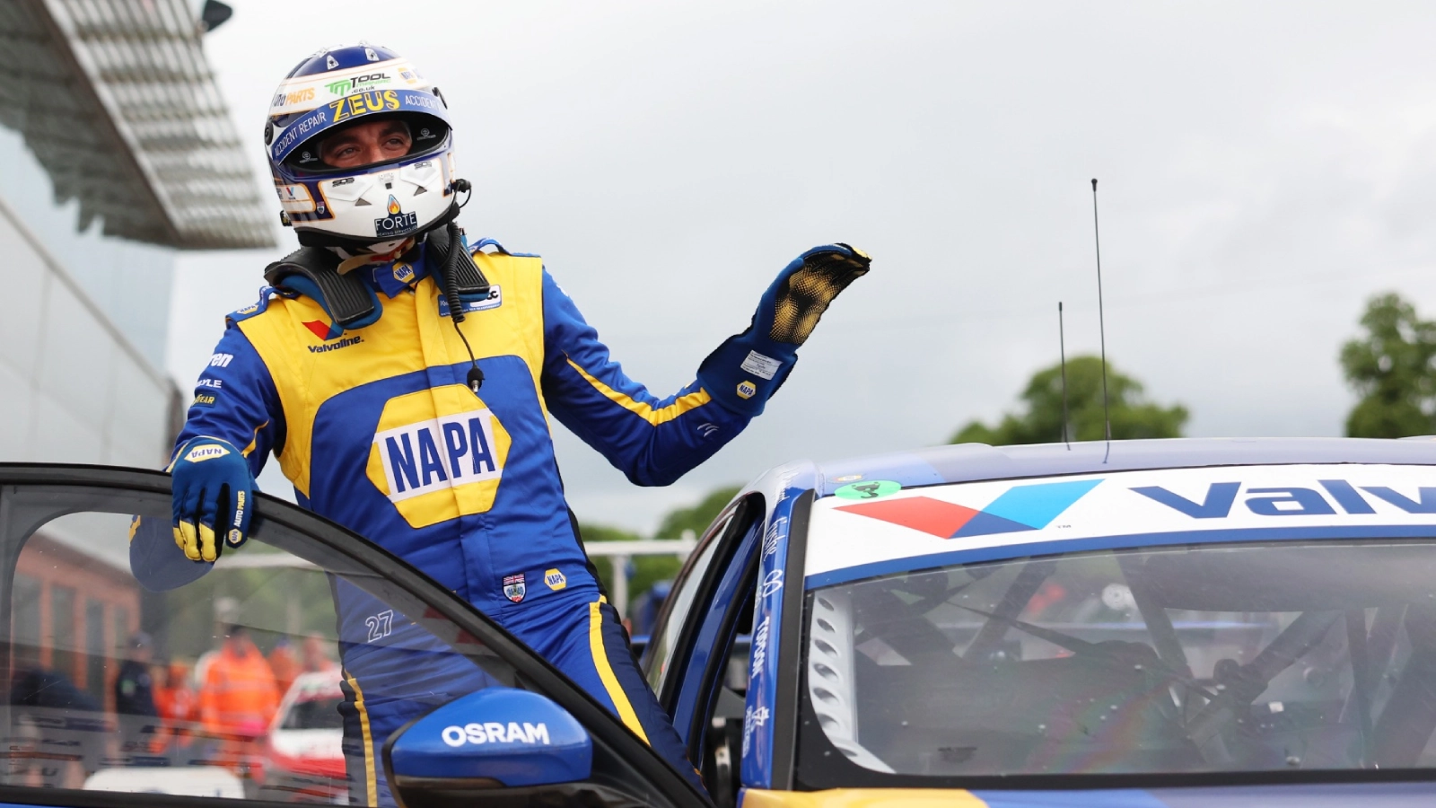 Dan Cammish wins BTCC Race to Pole at Oulton Park