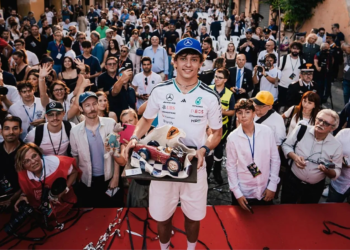 Kimi Antonelli refuses to rule out Ferrari F1 future amid prestigious driver award