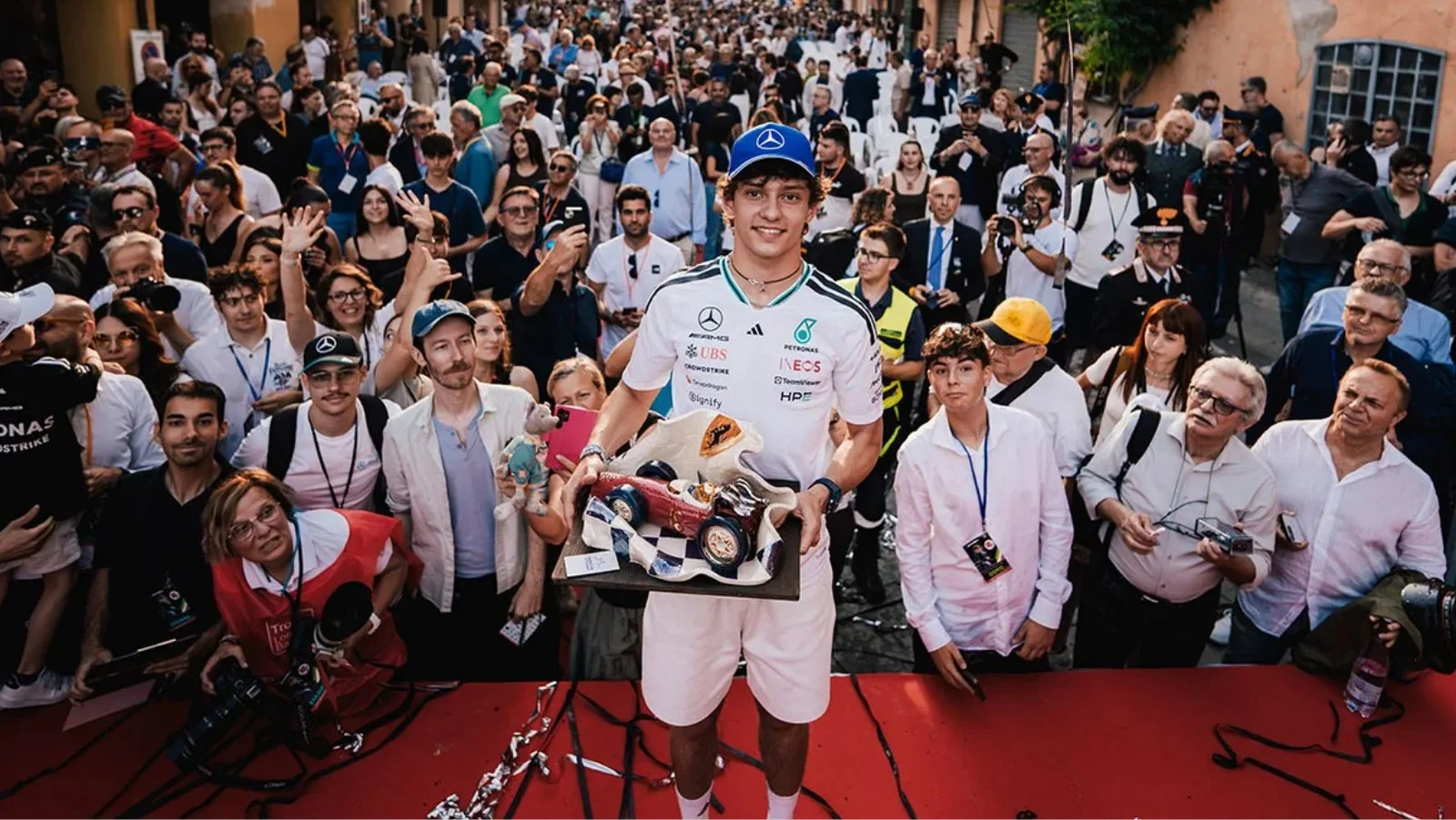 Kimi Antonelli refuses to rule out Ferrari F1 future amid prestigious driver award