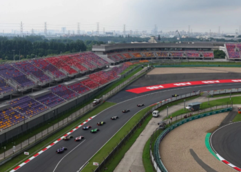 The second race of the Shanghai E-Prix started under Safety Car conditions