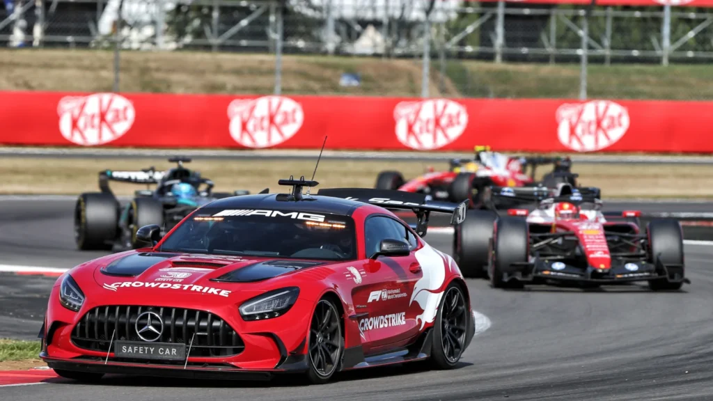 Charles Leclerc held the lead as the Safety Car stayed out