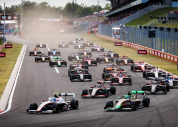 Tasanapol Inthraphuvasak (THA) Campos Racing leads at the start of the race. 02.08.2025. FIA Formula 3 Championship, Rd 9, Sprint Race, Budapest, Hungary, Saturday.