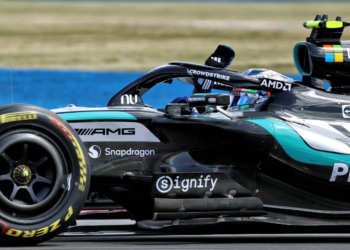 Kimi Antonelli overthrows Lewis Hamilton to take convincing Silverstone Sprint victory