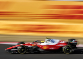 Lewis Hamilton leads dominant Ferrari 1-2 in Hungary FP2