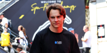 Oscar Piastri delivers one-word answer to Max Verstappen/McLaren rumours