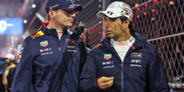 L to R): Max Verstappen (NLD) Red Bull Racing with team mate Sergio Perez (MEX) Red Bull Racing on the grid. 23.11.2024. Formula 1 World Championship, Rd 22, Las Vegas Grand Prix, Las Vegas, Nevada, USA, Race Day.