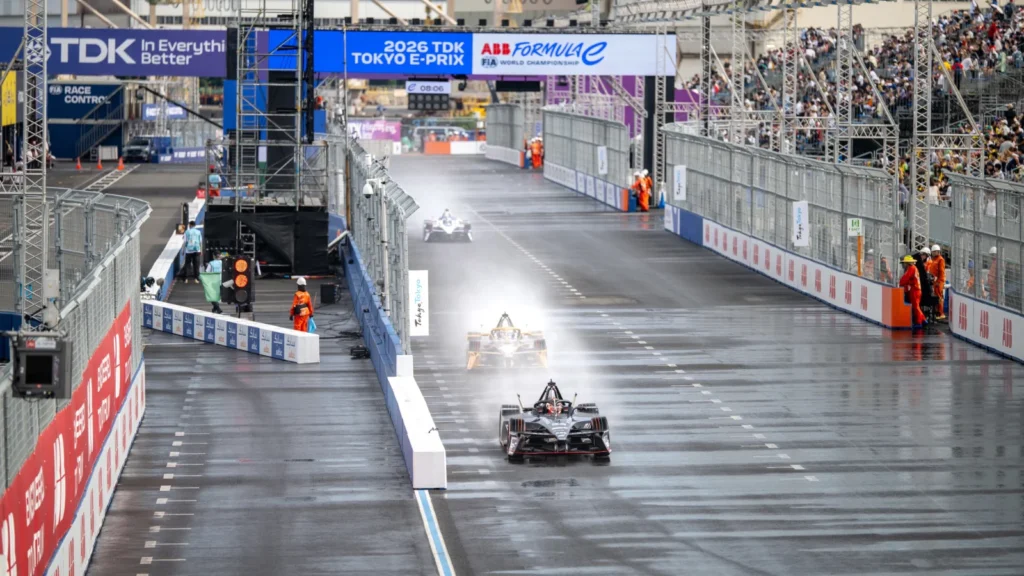 Rain cancelled FP3, with the track drying out during qualifying. Image: Zenta Ohtaki