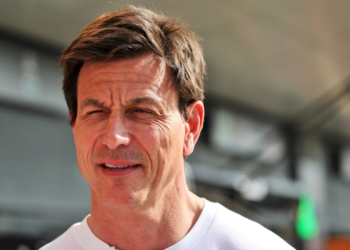 Toto Wolff braced for Mercedes F1 title fight with Ferrari