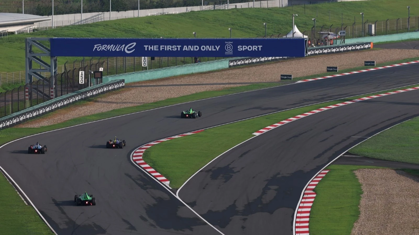The first race of the Shanghai E-Prix showed mixed weather conditions