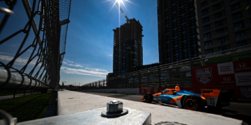 The sun lowered as qualifying took place in the evening. Photo: IndyCar - James Black