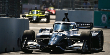 Ericsson pushed hard in the final stint to get back to the front. Photo: IndyCar - James Black