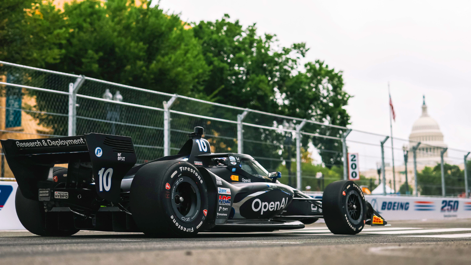 Palou speeds by with the Capitol in the distance. Photo: IndyCar - Joe Skibinski
