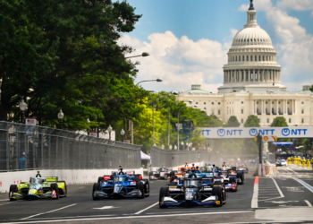 Many people watched the special race from Washington D.C. Photo: IndyCar - James Black