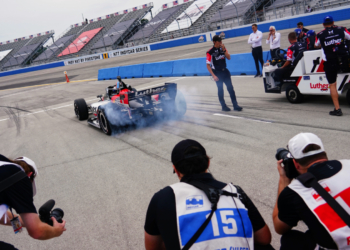 Rahal pulls out of pits for his qualifying run. Photo: Kevin Dejewski