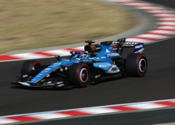 Williams driver confirms F1 future with contract announcement