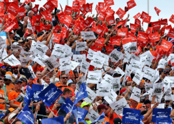 Circuit atmosphere - fans in the grandstand. 31.08.2025. Formula 1 World Championship, Rd 15, Dutch Grand Prix, Zandvoort, Netherlands, Race Day.