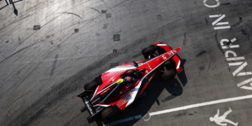 LONDON, ENGLAND - AUGUST 14: Nyck de Vries of the Netherlands driving the (21) Mahindra Racing Mahindra M12Electro on track during practice, ahead of the London E-Prix at ExCel London on August 14, 2026 in London, England.