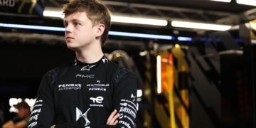 aylor Barnard of Great Britain and DS PENSKE looks on in the Pitlane during qualifying, ahead of the London E-Prix, Round 16 of the 2026 FIA Formula E World Championship at ExCel London on August 15, 2026 in London, England. (Photo by Alastair Staley/LAT Images)