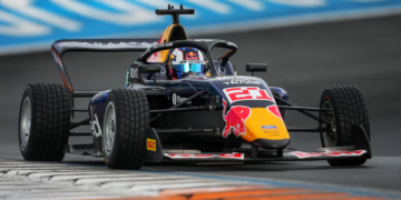F1 Academy cars around Zandvoort at the reverse grid race at the Dutch GP