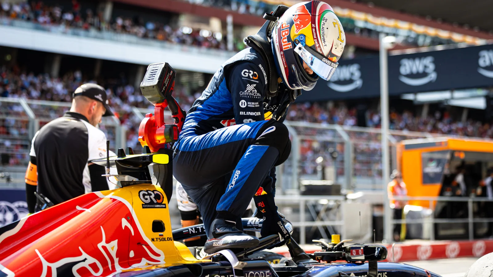 Nikola Tsolov (BGR) Campos Racing on the grid. 25.07.2026. FIA Formula 2 Championship, Rd 9, Budapest, Hungary, Sprint Race, Saturday.