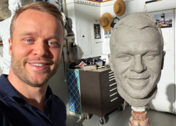 Rosenqvist poses with his clay likeness.