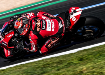 Nicolo Bulega prevails to blistering pole position in French WorldSBK Superpole