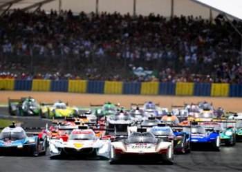start of the race, depart, 12 DELETRAZ Louis (swi), STEVENS Will (gbr), NATO Norman (fra), Cadillac Hertz Team Jota, Cadillac V-Series.R #12, Hypercar, action, 20 FRIJNS Robin (nld), RAST René (ger), VAN DER LINDE Sheldon (zaf), BMW M Team WRT, BMW M Hybrid V8 #20, Hypercar, action, 35 FELIX DA COSTA António (prt), MILESI Charles (fra), HABSBURG Ferdinand (aut), Alpine Endurance Team, Alpine A424 #35, Hypercar, action during the 24 Hours of Le Mans 2026, 3rd round of the 2026 FIA World Endurance Championship, on June 13, 2026 on the Circuit des 24 Heures du Mans in Le Mans, France - Photo Fabrizio Boldoni / DPPI