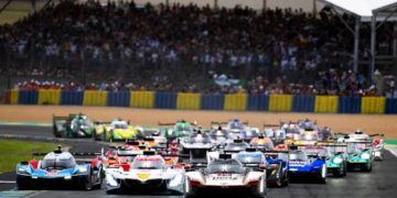 start of the race, depart, 12 DELETRAZ Louis (swi), STEVENS Will (gbr), NATO Norman (fra), Cadillac Hertz Team Jota, Cadillac V-Series.R #12, Hypercar, action, 20 FRIJNS Robin (nld), RAST René (ger), VAN DER LINDE Sheldon (zaf), BMW M Team WRT, BMW M Hybrid V8 #20, Hypercar, action, 35 FELIX DA COSTA António (prt), MILESI Charles (fra), HABSBURG Ferdinand (aut), Alpine Endurance Team, Alpine A424 #35, Hypercar, action during the 24 Hours of Le Mans 2026, 3rd round of the 2026 FIA World Endurance Championship, on June 13, 2026 on the Circuit des 24 Heures du Mans in Le Mans, France - Photo Fabrizio Boldoni / DPPI