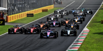 Pierre Gasly (FRA) Alpine F1 Team A526 leads at the start of the race. 06.09.2026. Formula 1 World Championship, Rd 13, Italian Grand Prix, Monza, Italy, Race Day