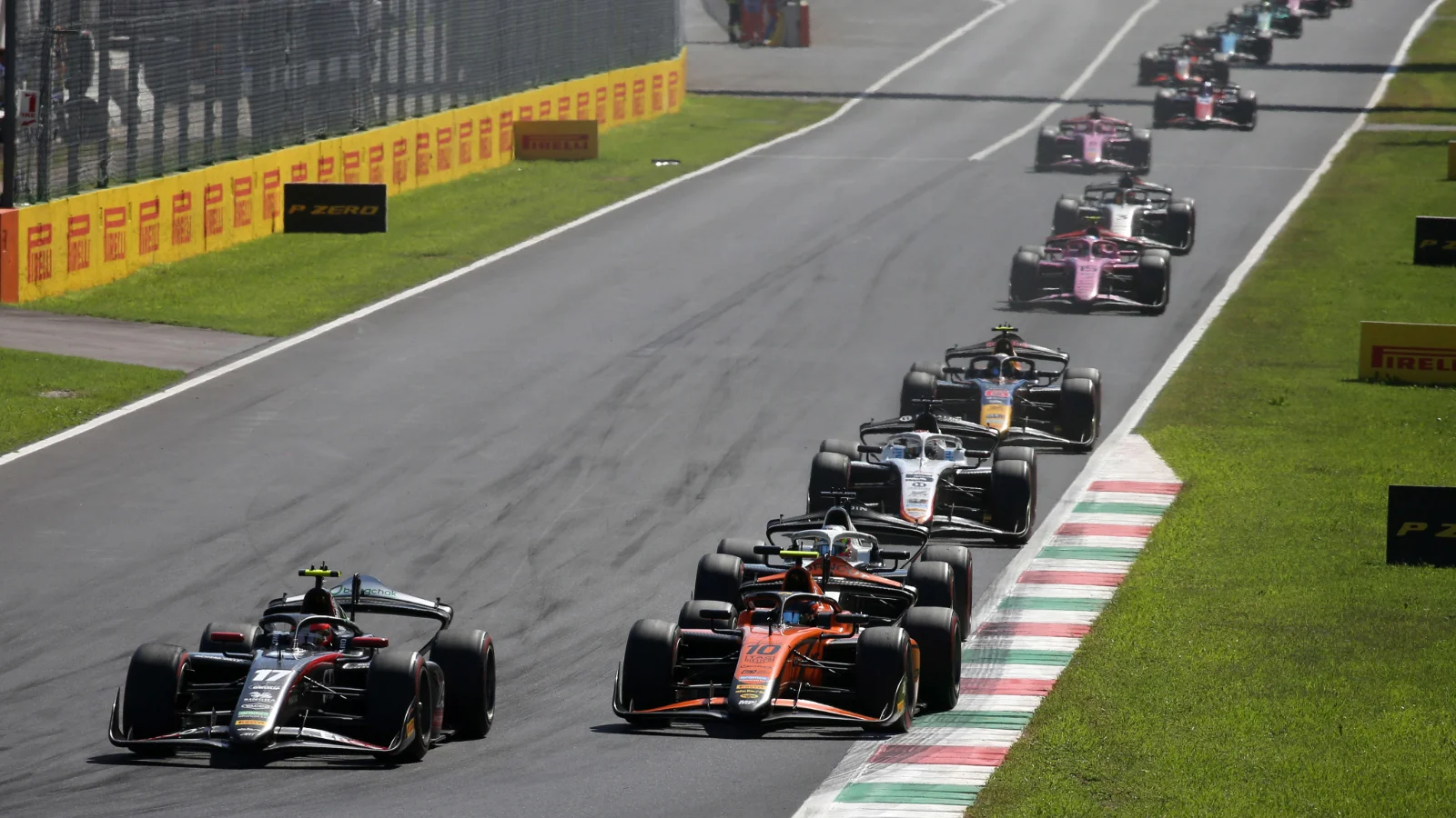 Tasanapol Inthraphuvasak (THA) ART and Oliver Goethe (GER) MP Motorsport battle for position. 05.09.2026. Formula 2 Championship, Rd 10, Sprint Race, Monza, Italy, Saturday.