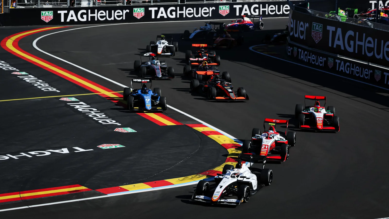 Theophile Nael (FRA) Campos Racing leads at the start of the race. 12.09.2026. FIA Formula 3 Championship, Rd 9, Sprint Race, Madrid, Spain, Saturday.
