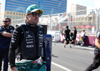 BREAKING: Aston Martin ends Fernando Alonso speculation with major announcement