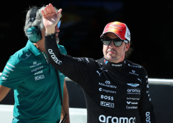 Aston Martin ambassador issues ‘wait and see’ update on Fernando Alonso F1 future