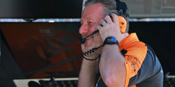 Zak Brown offered apology by ex-F1 driver after Oscar Piastri comment claim