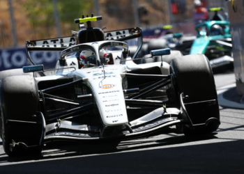 Carlos Sainz takes aim at Fernando Alonso after Spanish GP penalty