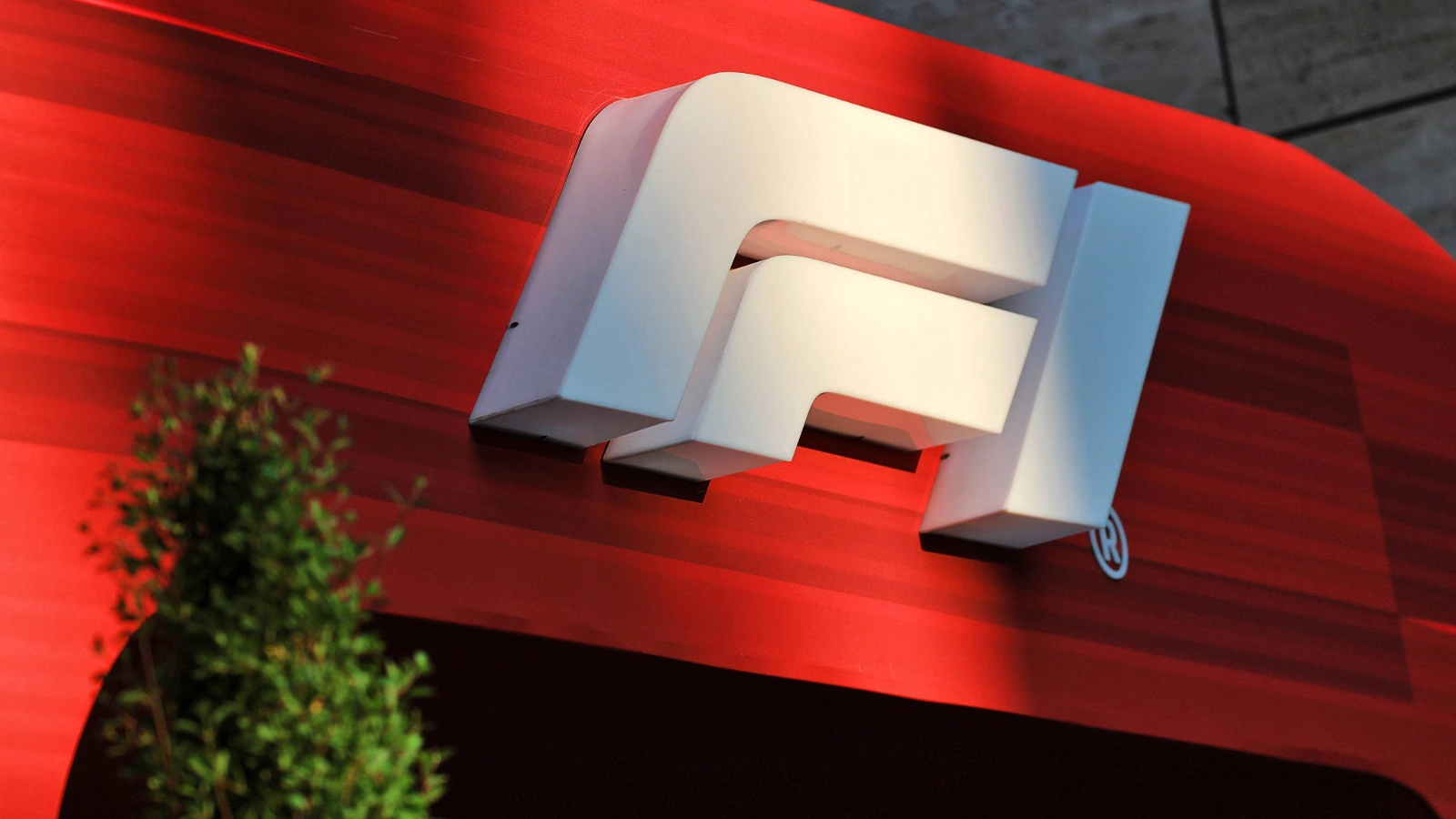 Circuit atmosphere - F1 Logo. 27.11.2025. Formula 1 World Championship, Rd 23, Qatar Grand Prix, Doha, Qatar, Preparation Day.