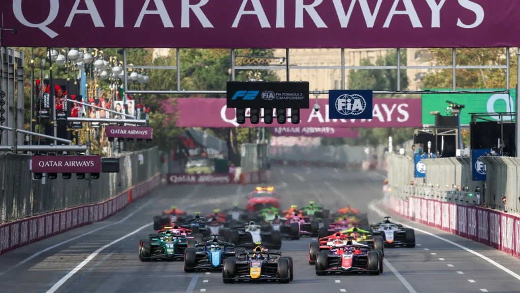 Nikola Tsolov (BGR) Campos Racing leads at the start of the race. 25.09.2026. FIA Formula 2 Championship, Rd 12, Baku, Azerbaijan, Race Day.