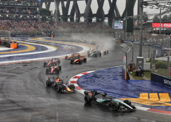 Wet weather caused a delay to the Singapore Sprint Race