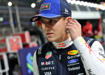 Isack Hadjar (FRA) Red Bull Racing on the grid. 11.10.2026. Formula 1 World Championship, Rd 17, Singapore Grand Prix, Marina Bay Street Circuit, Singapore, Race.